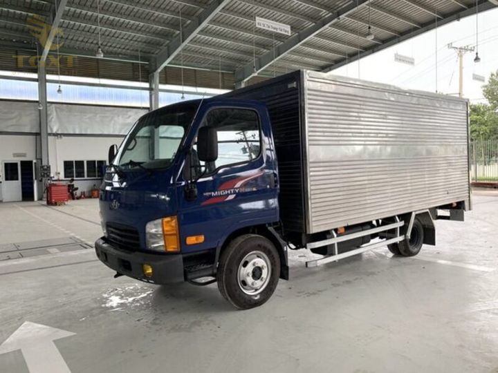 Xe tải 2 tấn kích thước tiêu chuẩn 4,2m x 1,8m x 1,8m phù hợp vận chuyển nội thành và liên tỉnh, tối ưu chi phí vận hành.