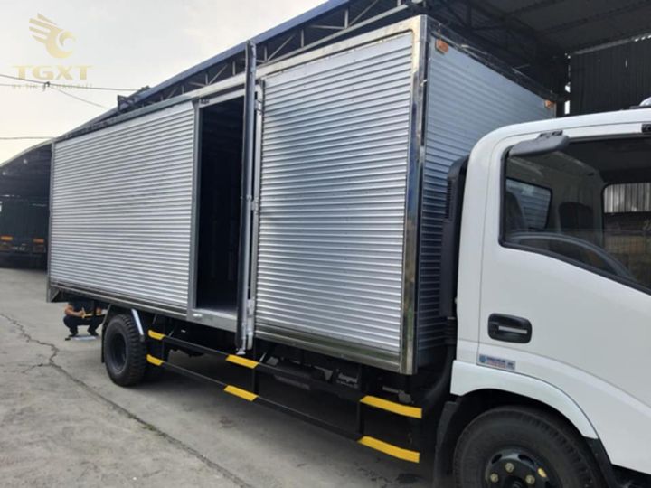 Xe tải đóng thùng chuyên nghiệp, đa dạng loại, phục vụ vận chuyển an toàn và hiệu quả.