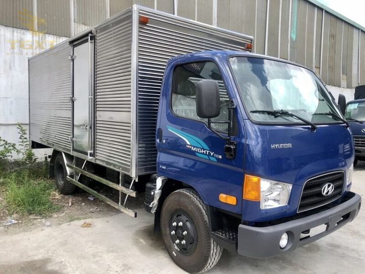 Hình ảnh hướng dẫn nhận biết trọng tải xe tải qua các đặc điểm kỹ thuật và giấy tờ đăng ký.