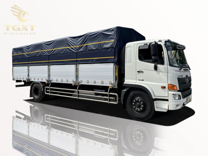 Xe tải với chiều dài không vượt quá 20 mét, phù hợp quy định vận tải tại Việt Nam.