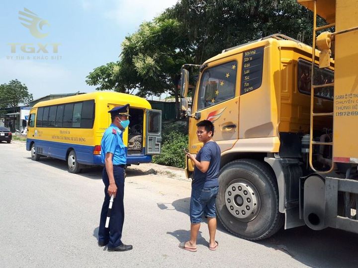 Xe tải trong hoạt động vận chuyển hàng hóa, chiều dài tối đa phù hợp quy định pháp luật Việt Nam.