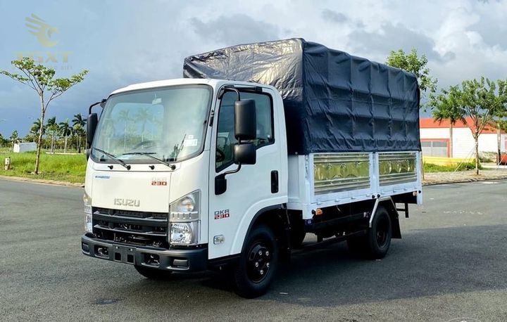 Hình ảnh bình dầu xe tải đa dạng dung tích, từ nhẹ đến lớn, phù hợp mọi nhu cầu vận chuyển tại Việt Nam.
