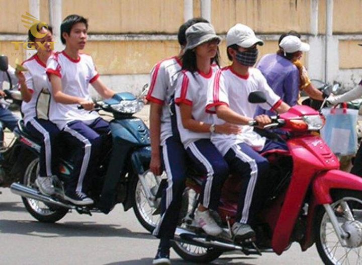 Xe tải bị xử phạt vì lái xe chưa đủ tuổi gây tai nạn tại Việt Nam
