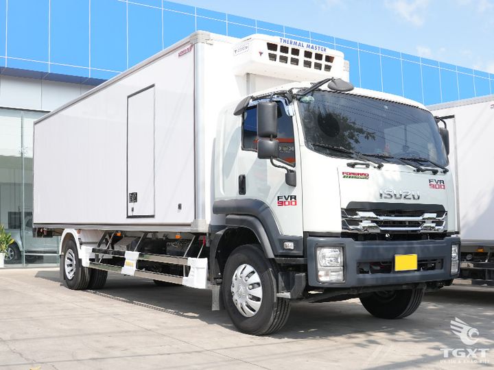 Xe tải Isuzu FVR FVR34VE5 7 tấn, thùng đông lạnh 61m³, duy trì -20°C, động cơ 240PS, bền bỉ, tiết kiệm nhiên liệu.