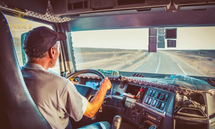 Hình ảnh thể hiện các tài xế xe tải trong quá trình làm việc, phù hợp cho nội dung giới thiệu về thuật ngữ tiếng Trung của tài xế xe tải.