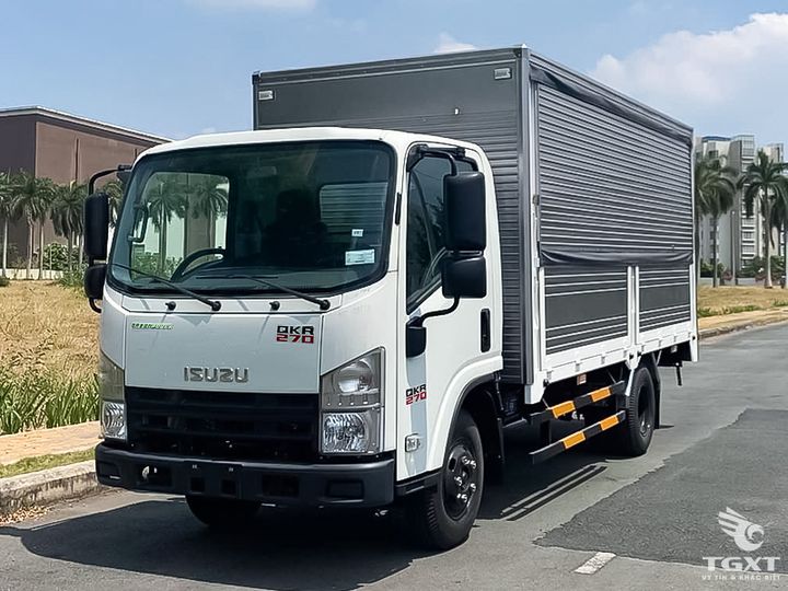 Xe tải Isuzu QKR QMR77HE5 2.2 Tấn Thùng Kín Cánh Dơi - Đối tác vận tải đô thị lý tưởng