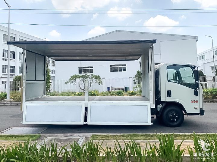 Xe tải Isuzu QKR QMR77HE5 2.2 Tấn Thùng Kín Cánh Dơi - Vận chuyển đô thị bền bỉ