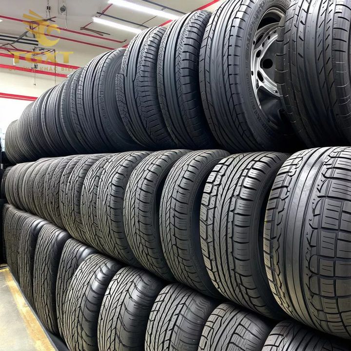 Xe tải hoạt động ổn định với bình nước làm mát chất lượng cao từ nhà cung cấp uy tín.