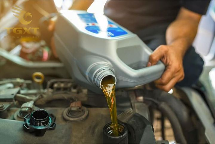 Hình ảnh hướng dẫn chọn nhớt phù hợp cho xe tải, giúp nâng cao hiệu suất động cơ.
