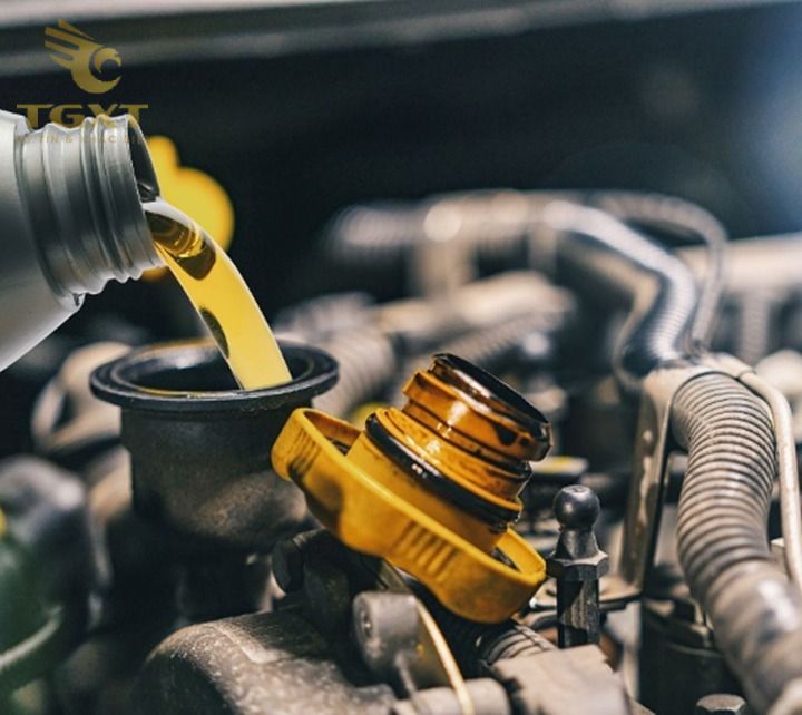 Xe tải với động cơ hoạt động ổn định, sử dụng dầu nhớt tiêu chuẩn API, SAE, ACEA.