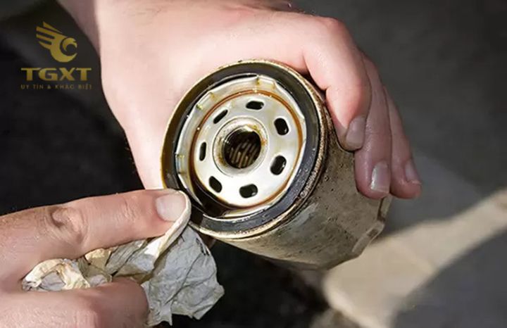 Lọc dầu xe tải hiệu suất cao chống chịu môi trường khắc nghiệt, bảo vệ động cơ bền bỉ.