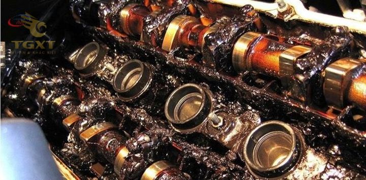 Kỹ thuật thay lọc dầu an toàn và sạch sẽ cho xe tải, đảm bảo bảo dưỡng đúng quy trình và bảo vệ môi trường.